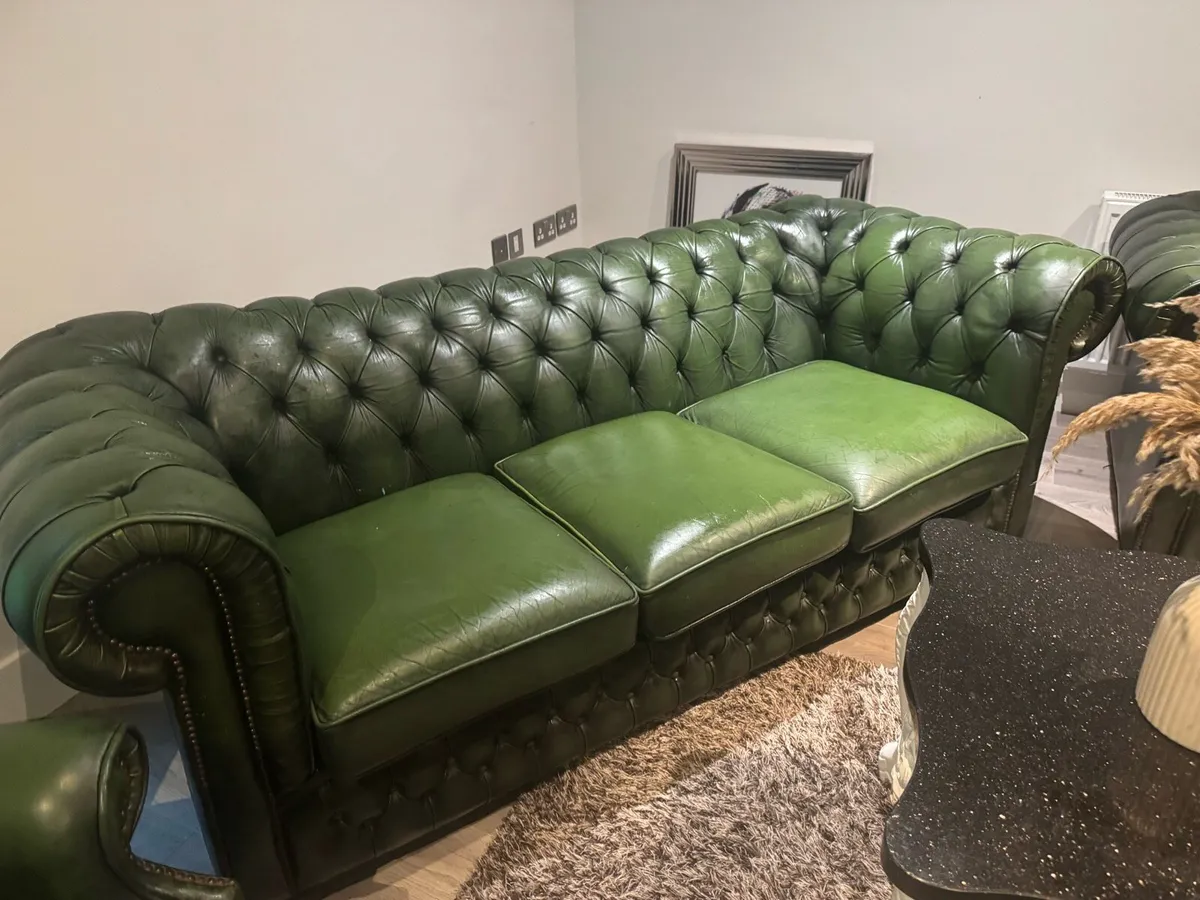 Chesterfield 3-1-2m1 seater suite - Image 4