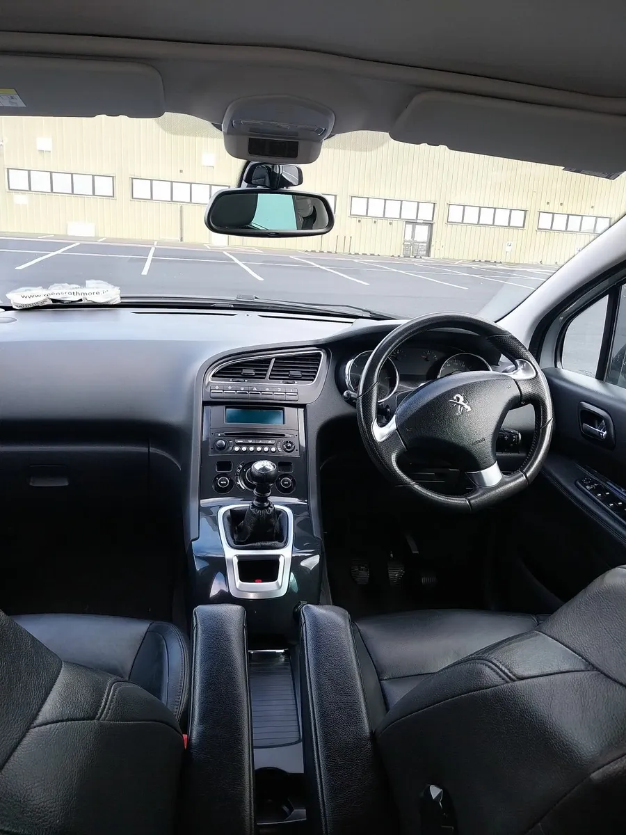 Peugeot 5008 2017 - Image 2