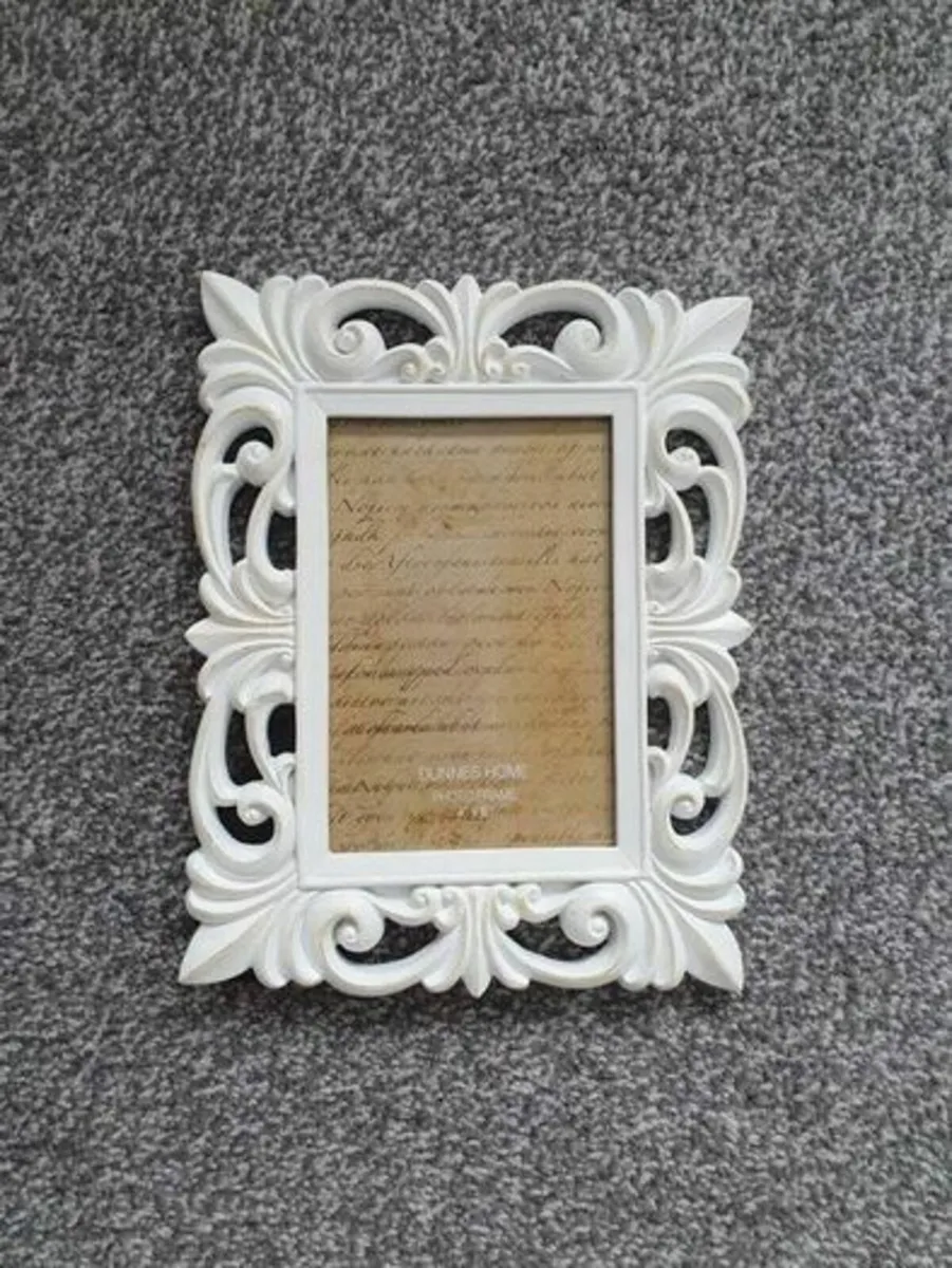 White 6" x 4" Picture Frames - Image 1