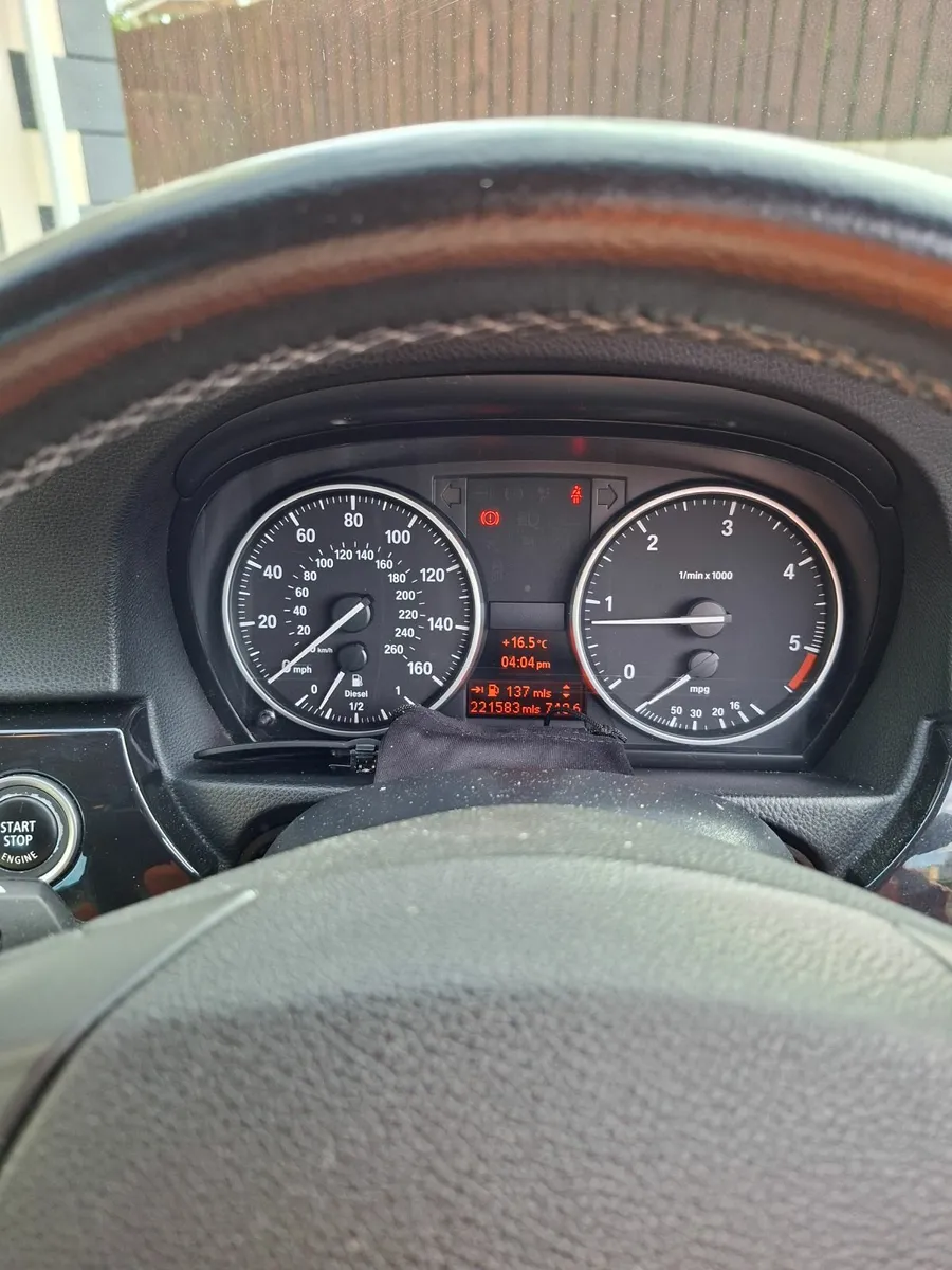 BMW 3-Series 2011 - Image 1