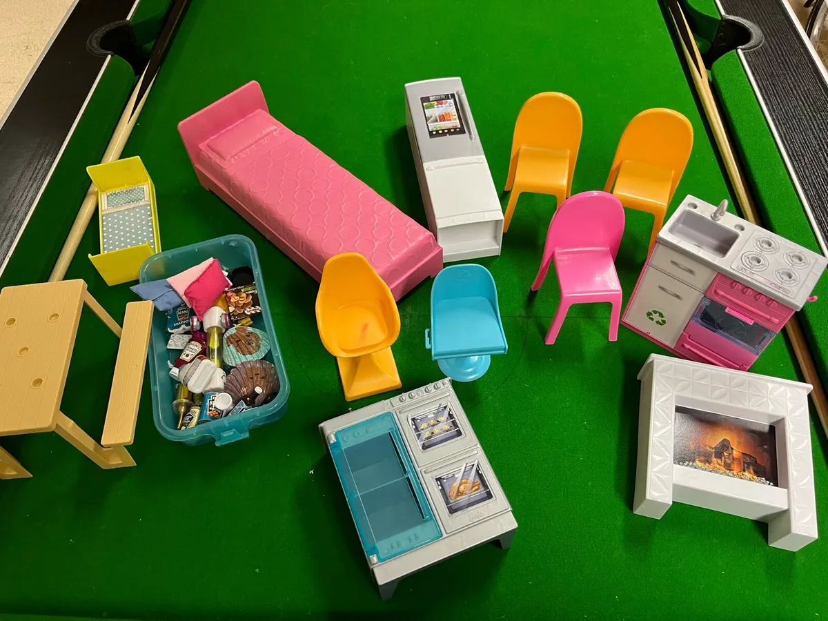 Barbie Dream House and accessories - Image 2