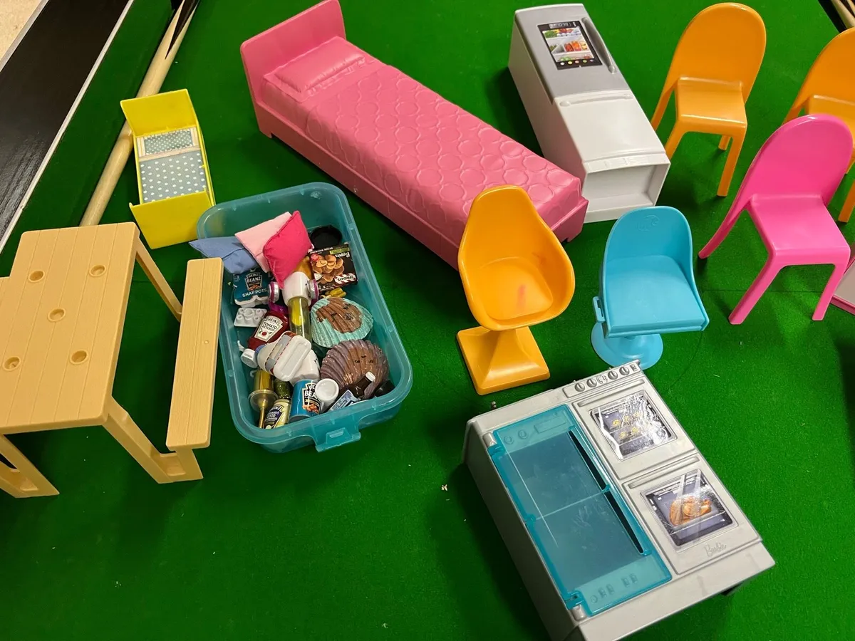 Barbie Dream House and accessories - Image 3