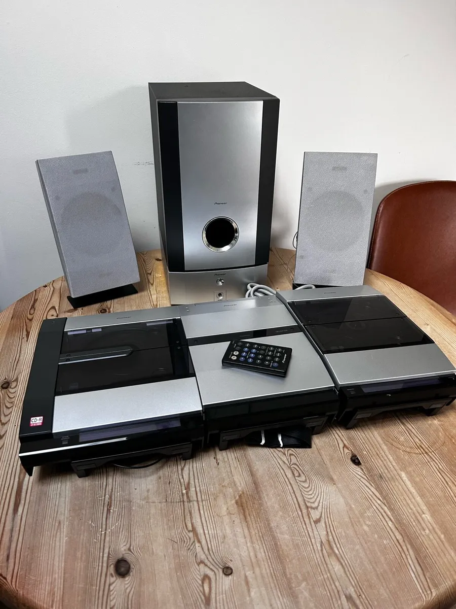 Rare Pioneer CD/Radio Combi set with super whoofer - Image 1
