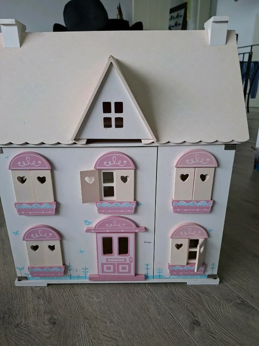 Free dolls house - Image 1