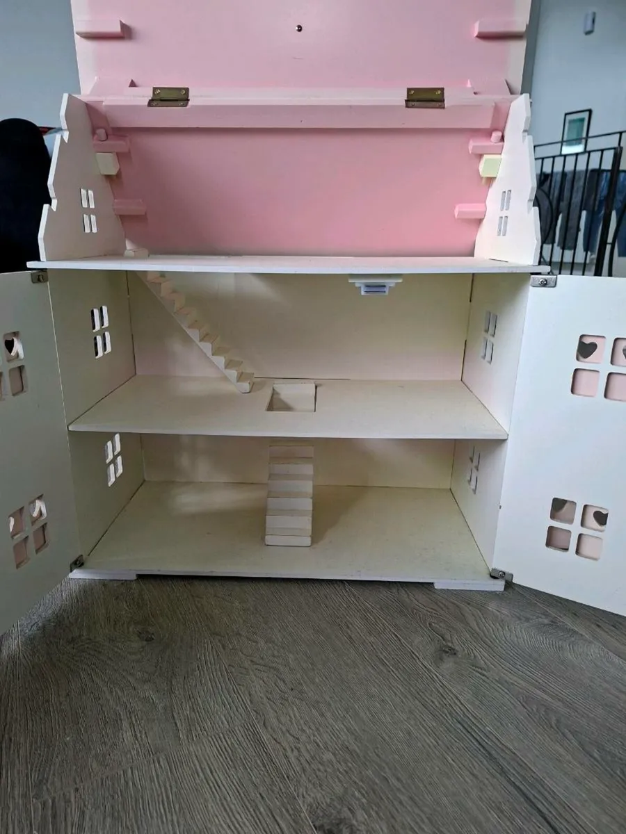 Free dolls house - Image 3