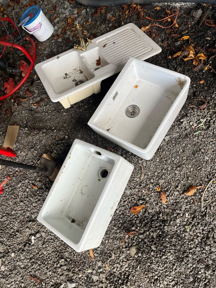 Antique sinks - Image 1