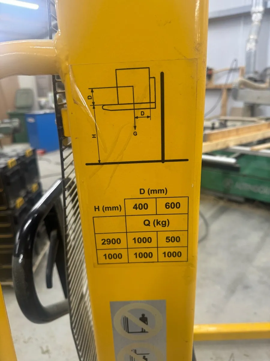 Straddle stacker - Image 4