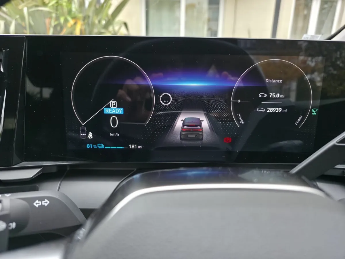 Renault Megane 2023 - long range model - Image 2