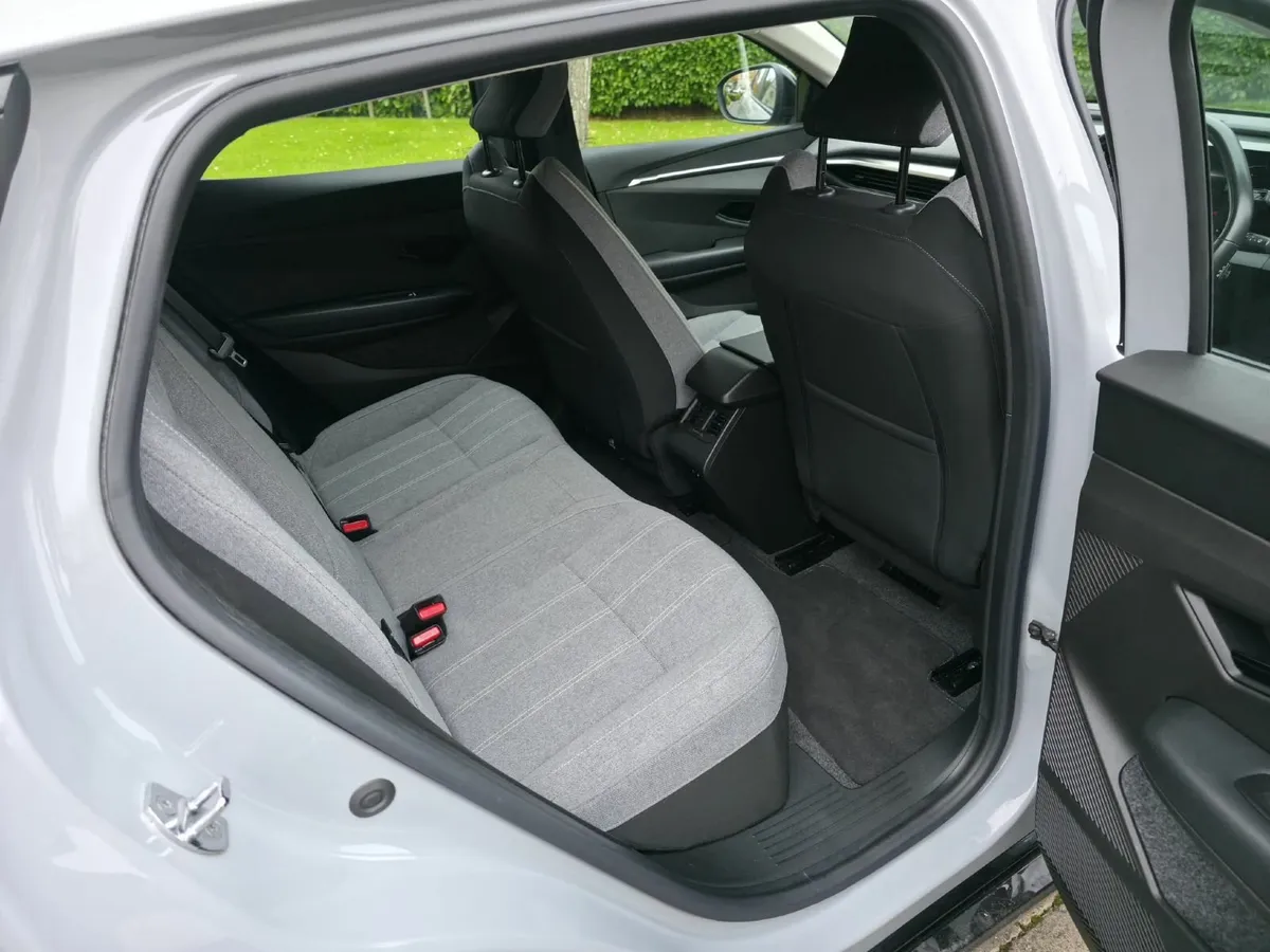 Renault Megane 2023 - long range model - Image 3