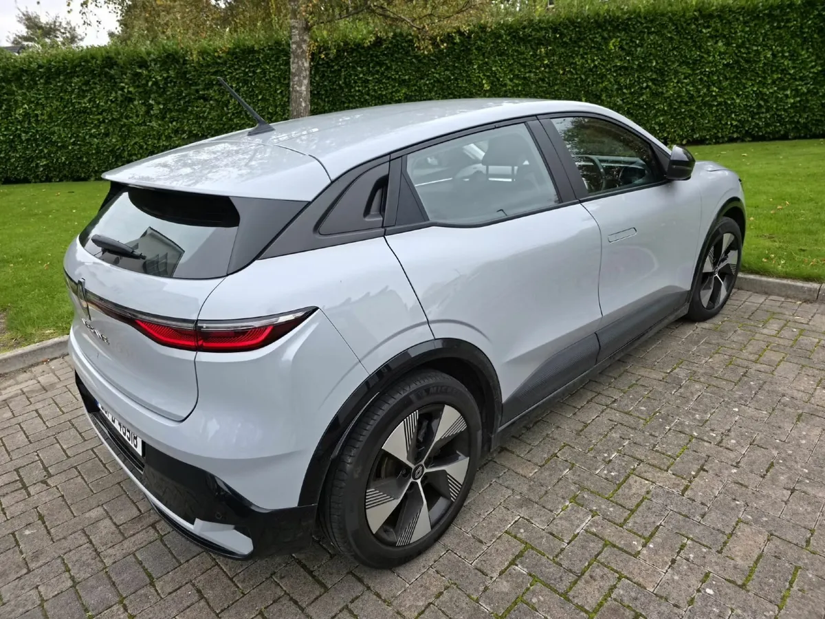 Renault Megane 2023 - long range model - Image 4