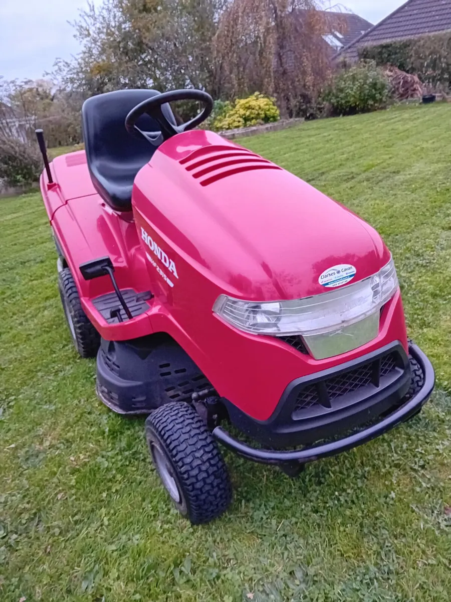 Honda HF2315 Ride-on Lawnmower - Image 2
