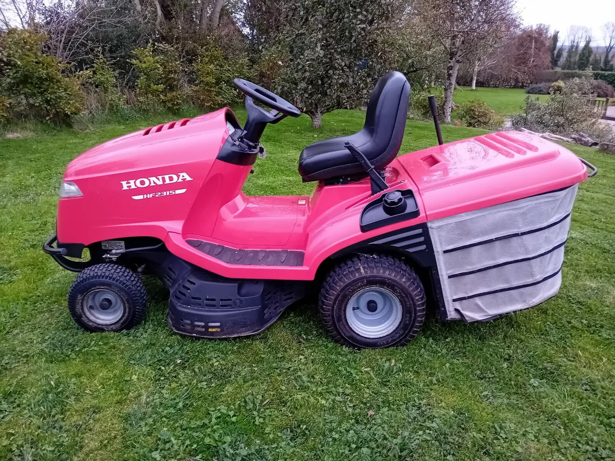 Honda HF2315 Ride-on Lawnmower - Image 3