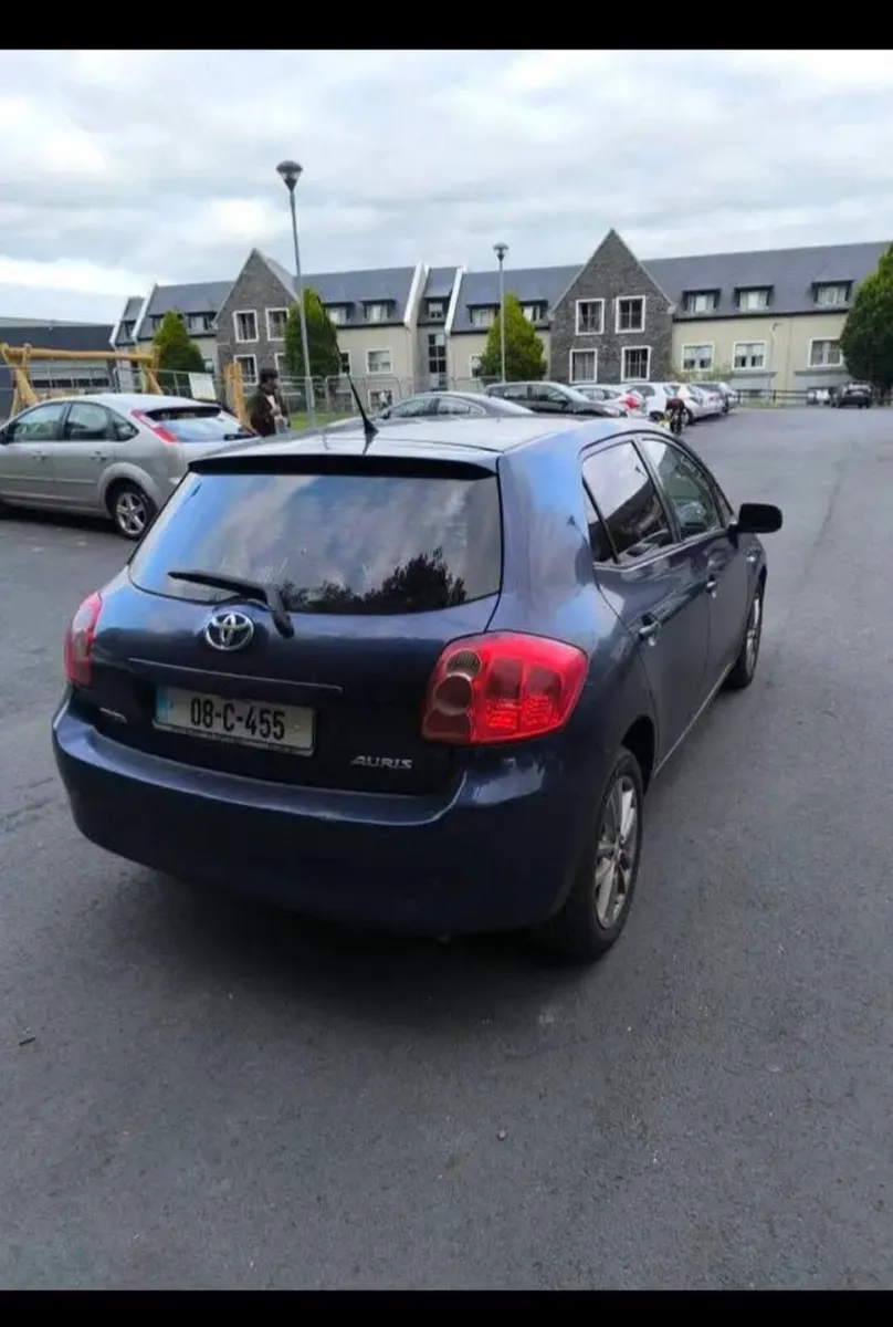 Automatic Toyota Auris 2008 - Image 2