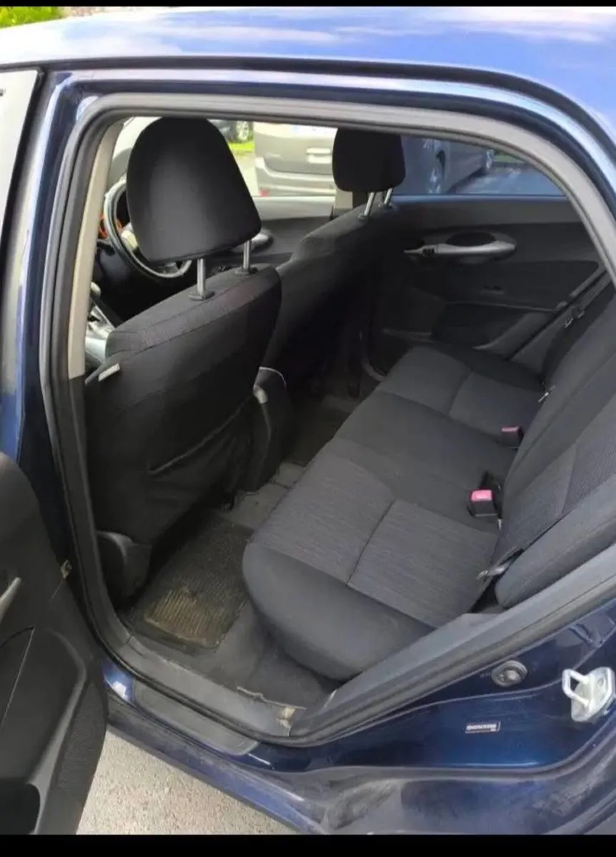 Automatic Toyota Auris 2008 - Image 4