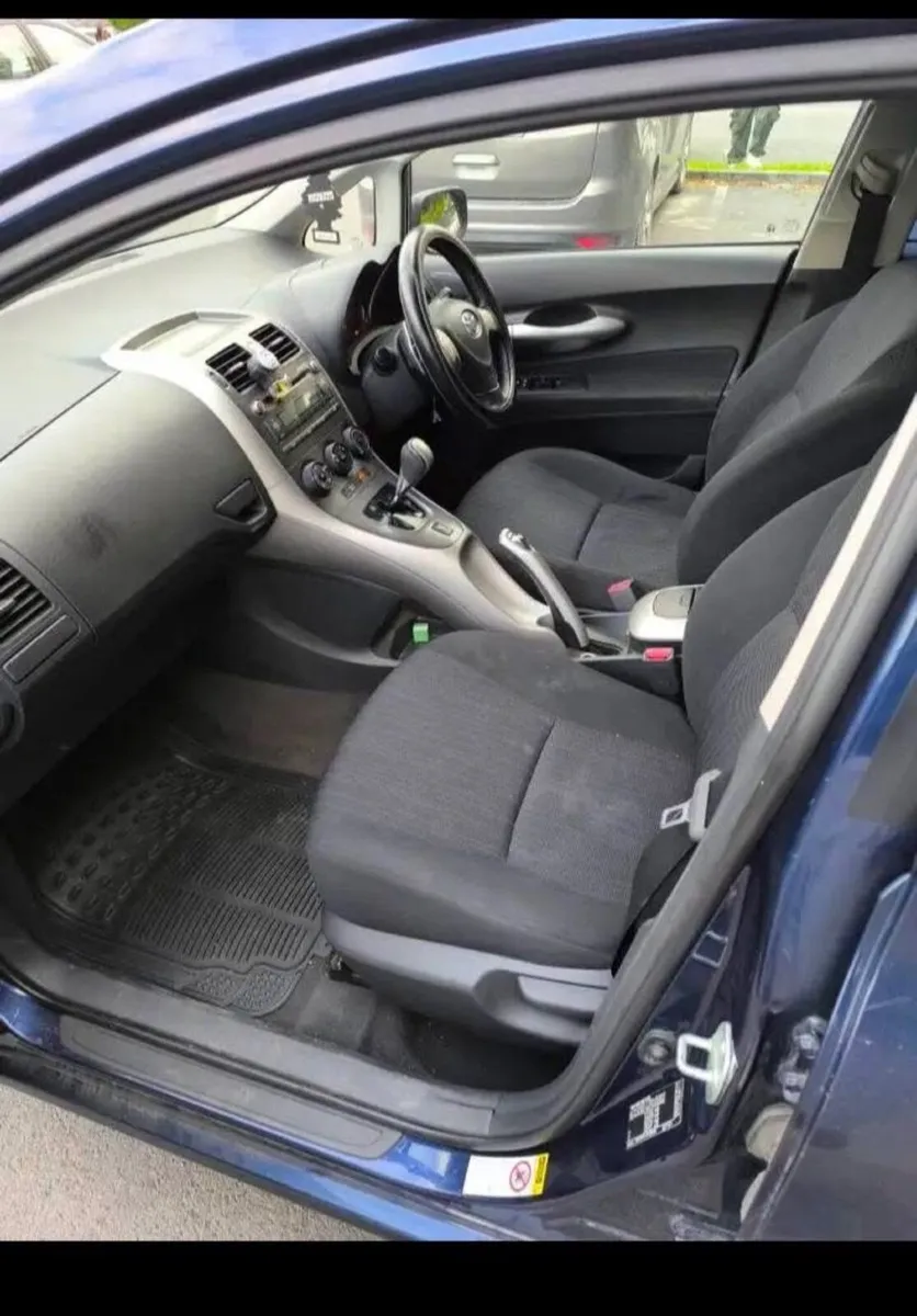 Automatic Toyota Auris 2008 - Image 3