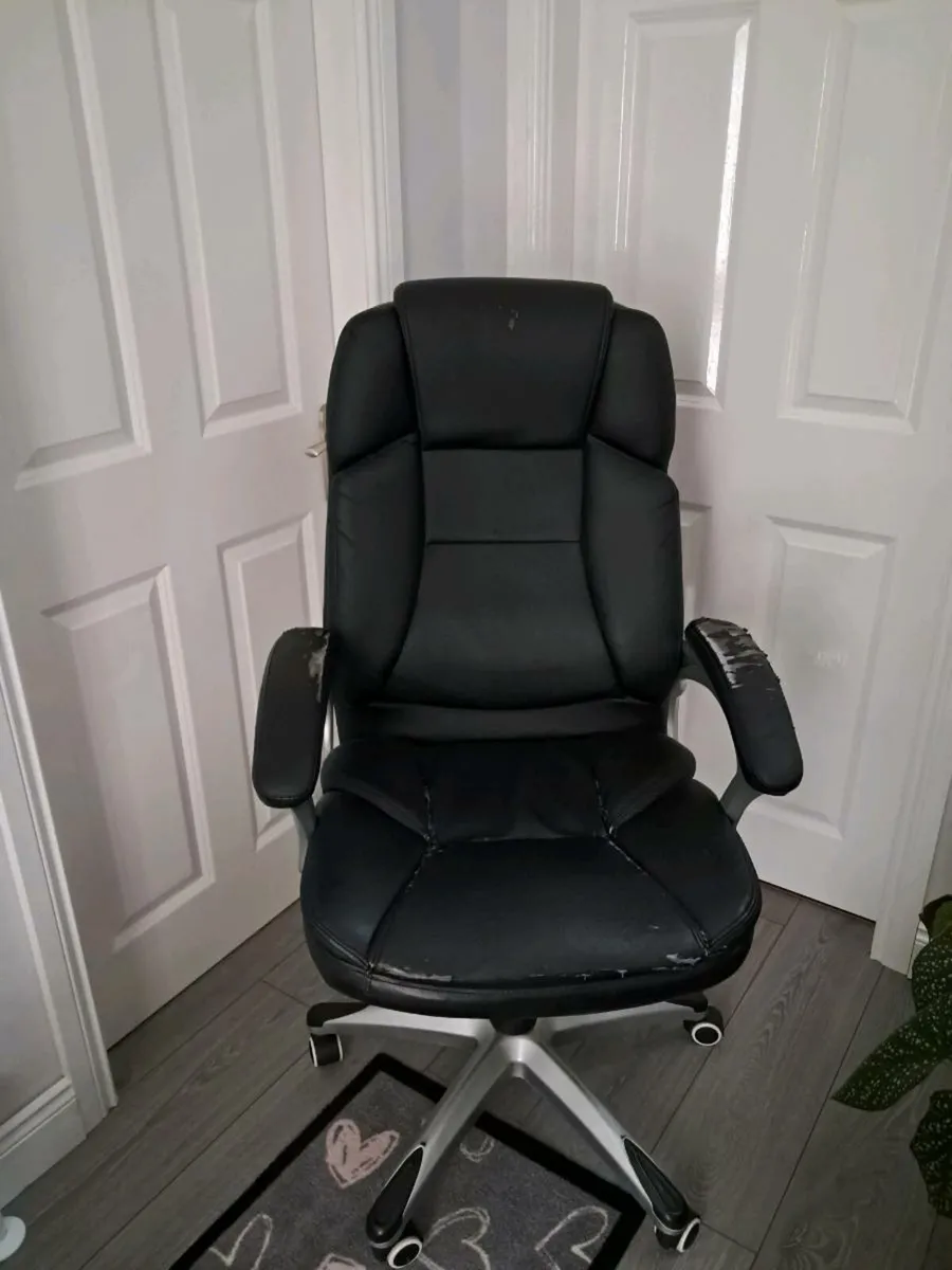 Office / Gaming Chair - Image 1