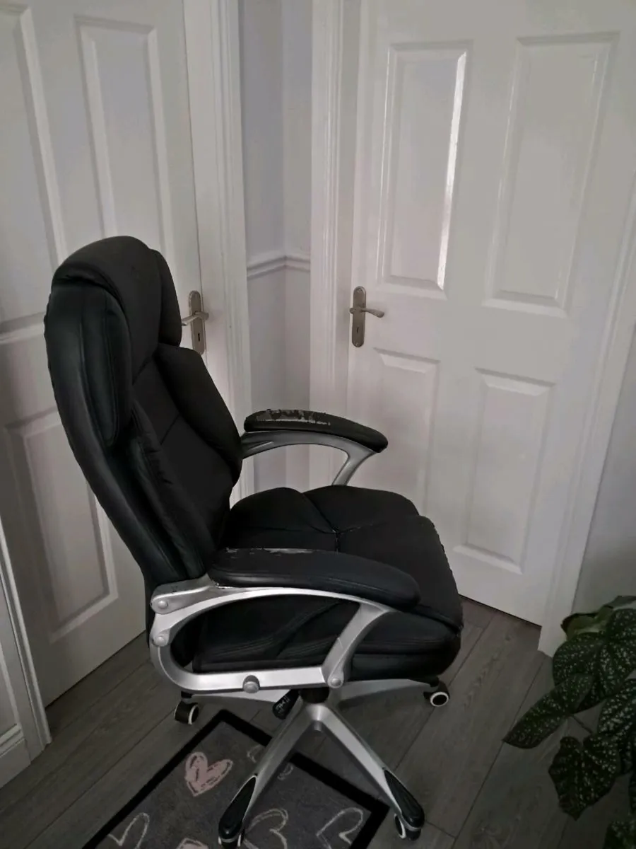 Office / Gaming Chair - Image 4