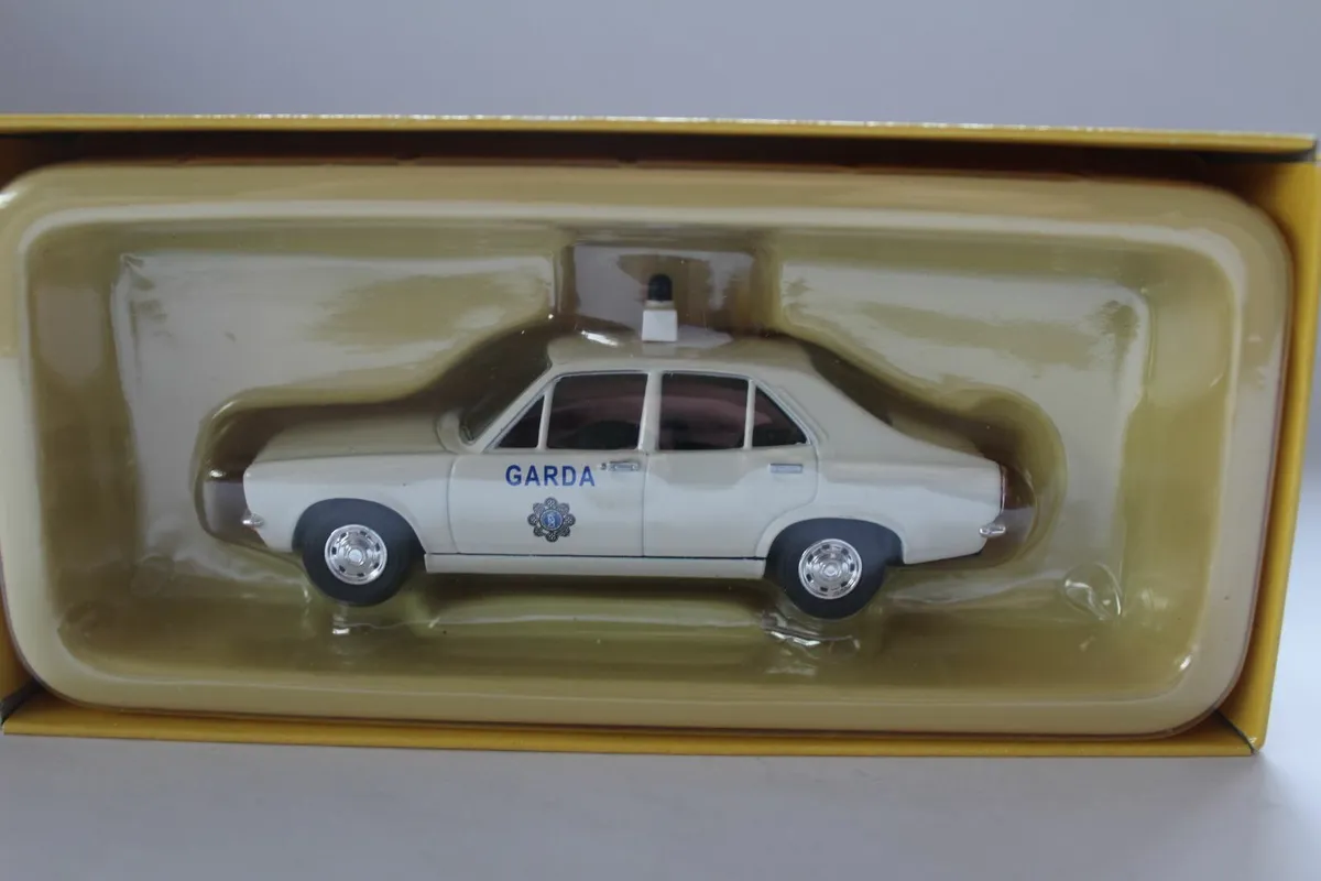 Corgi Vanguard Hillman Avenger Garda Mallow Patrol - Image 2