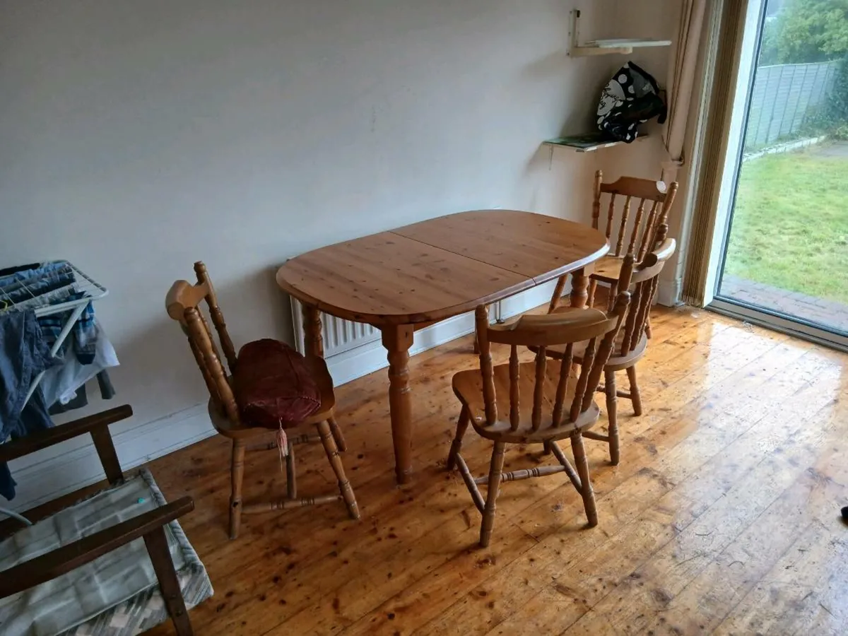 Kitchen table @ chairs