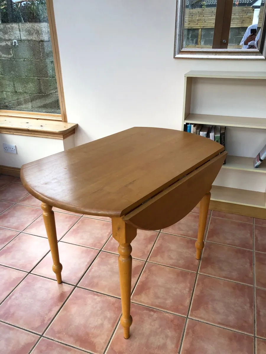 Kitchen table - Image 1