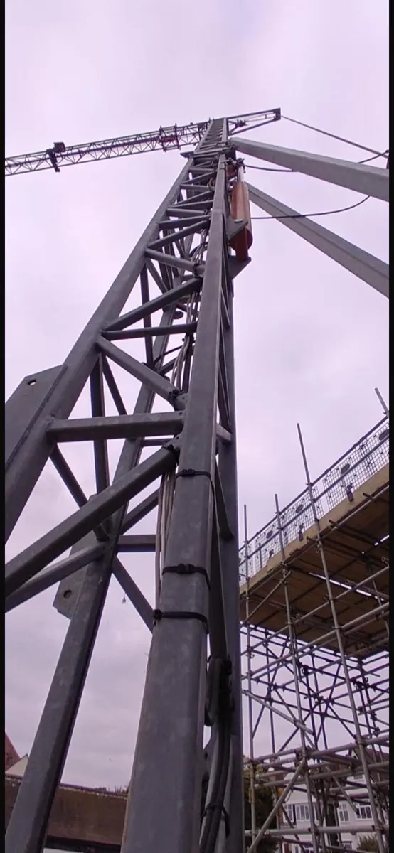 Self erecting tower crane - Image 2
