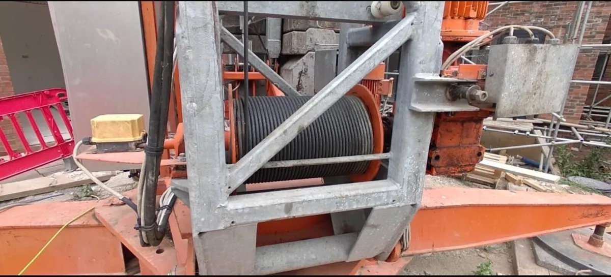 Self erecting tower crane - Image 3