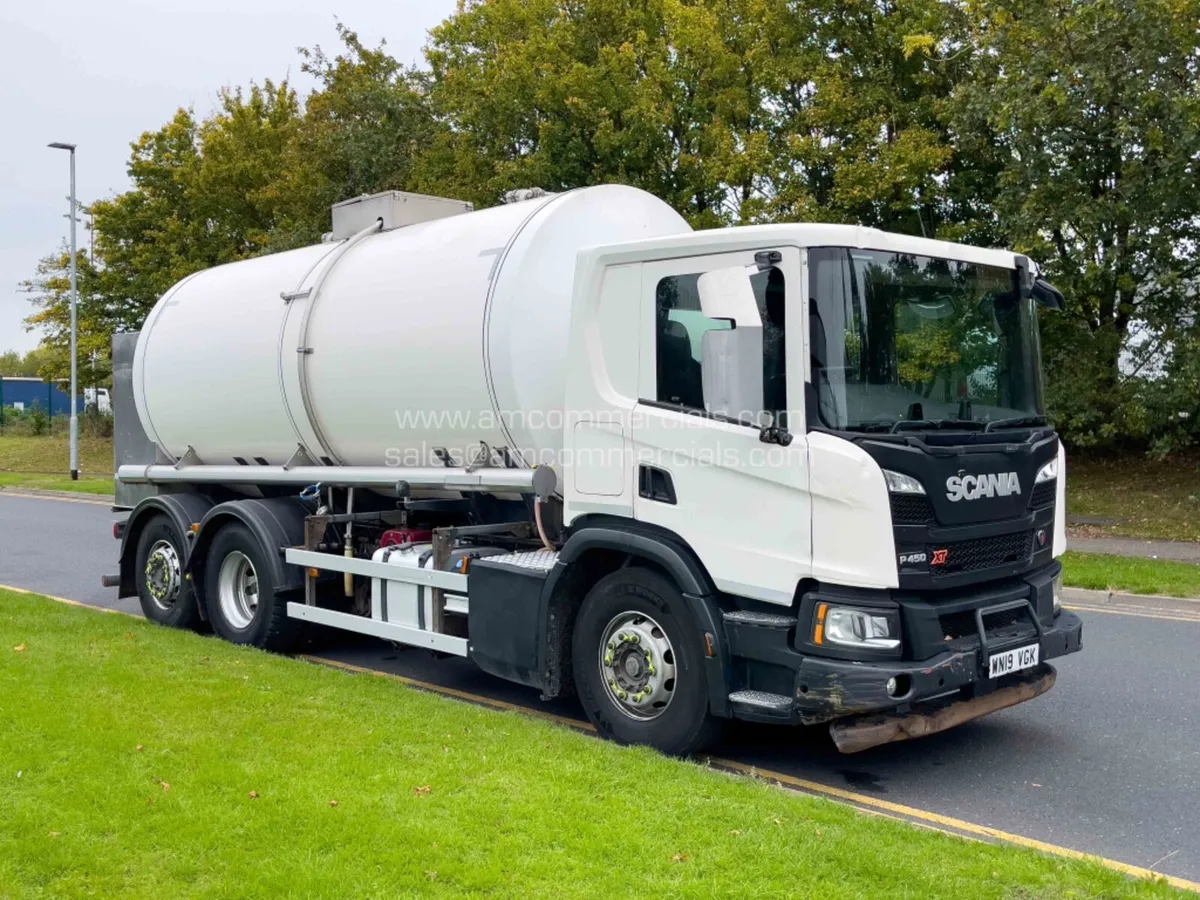 2019 (19) SCANIA P450 XT 6X2 REARLIFT TANKER - Image 1