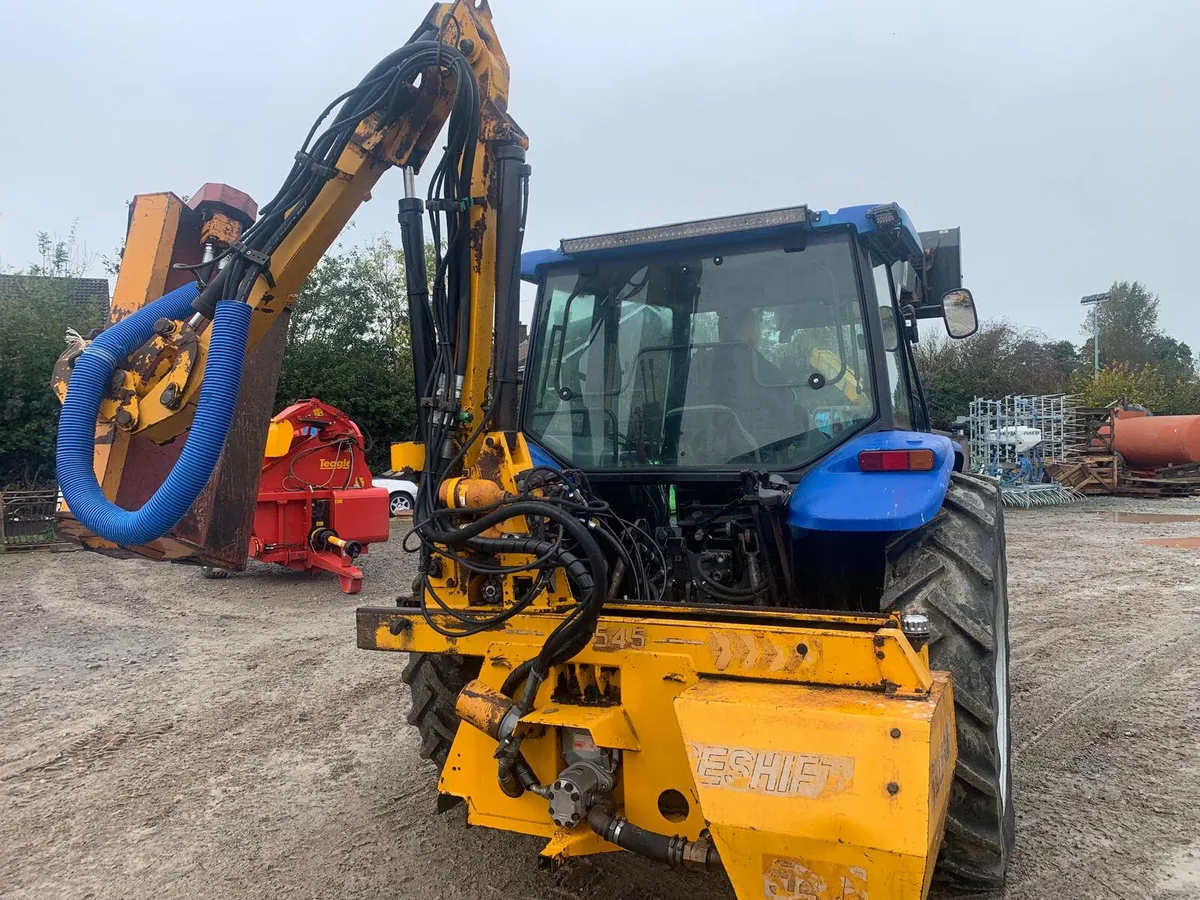 NEW HOLLAND 7635 C/W HEDGER - Image 2