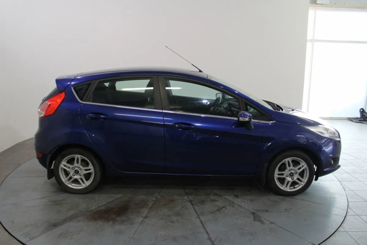 Ford Fiesta Titanium 1.25 60hp 4DR - Image 3