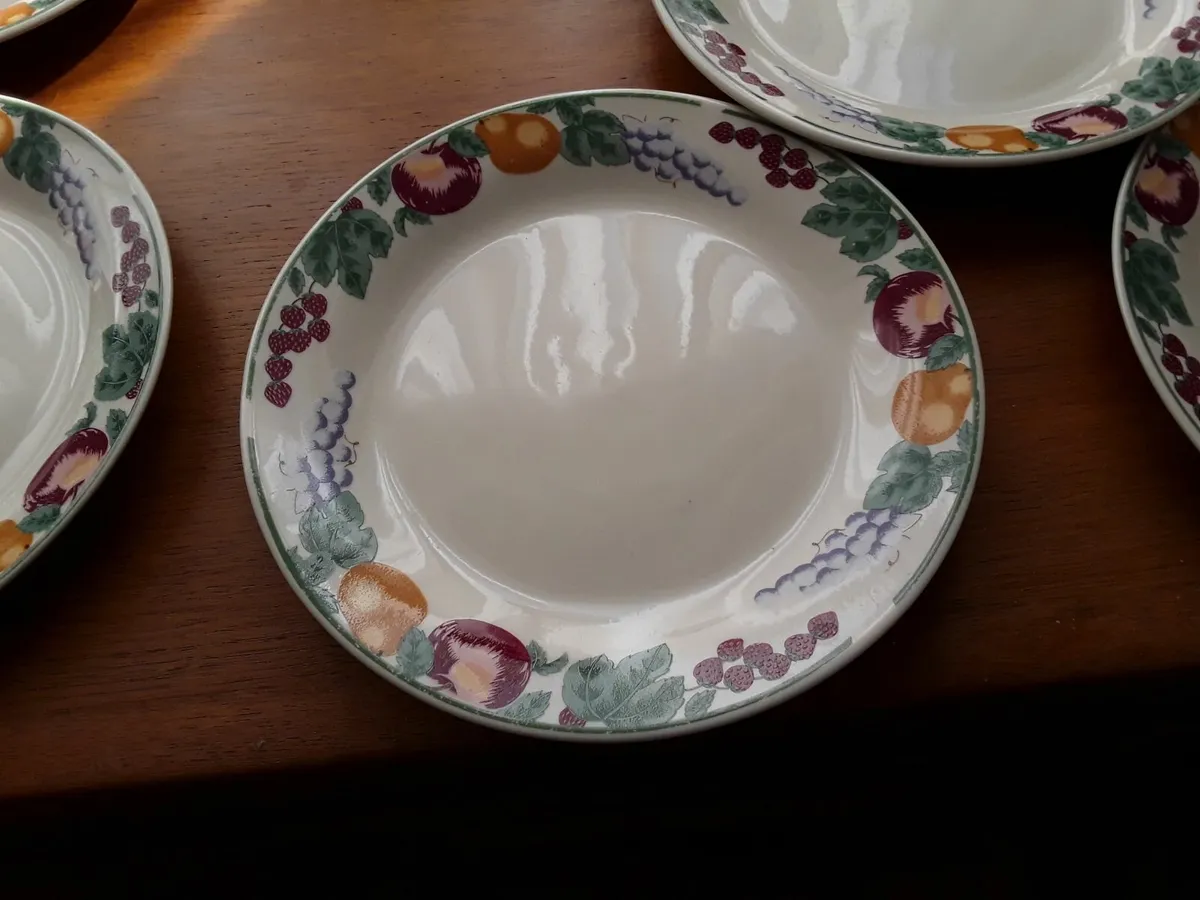 Crockery suitable for matching up - Image 3