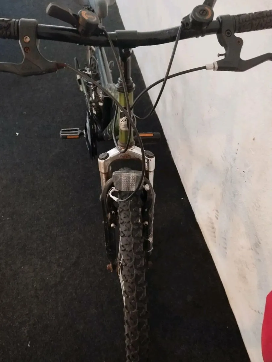 Boys 24inch bike - Image 4