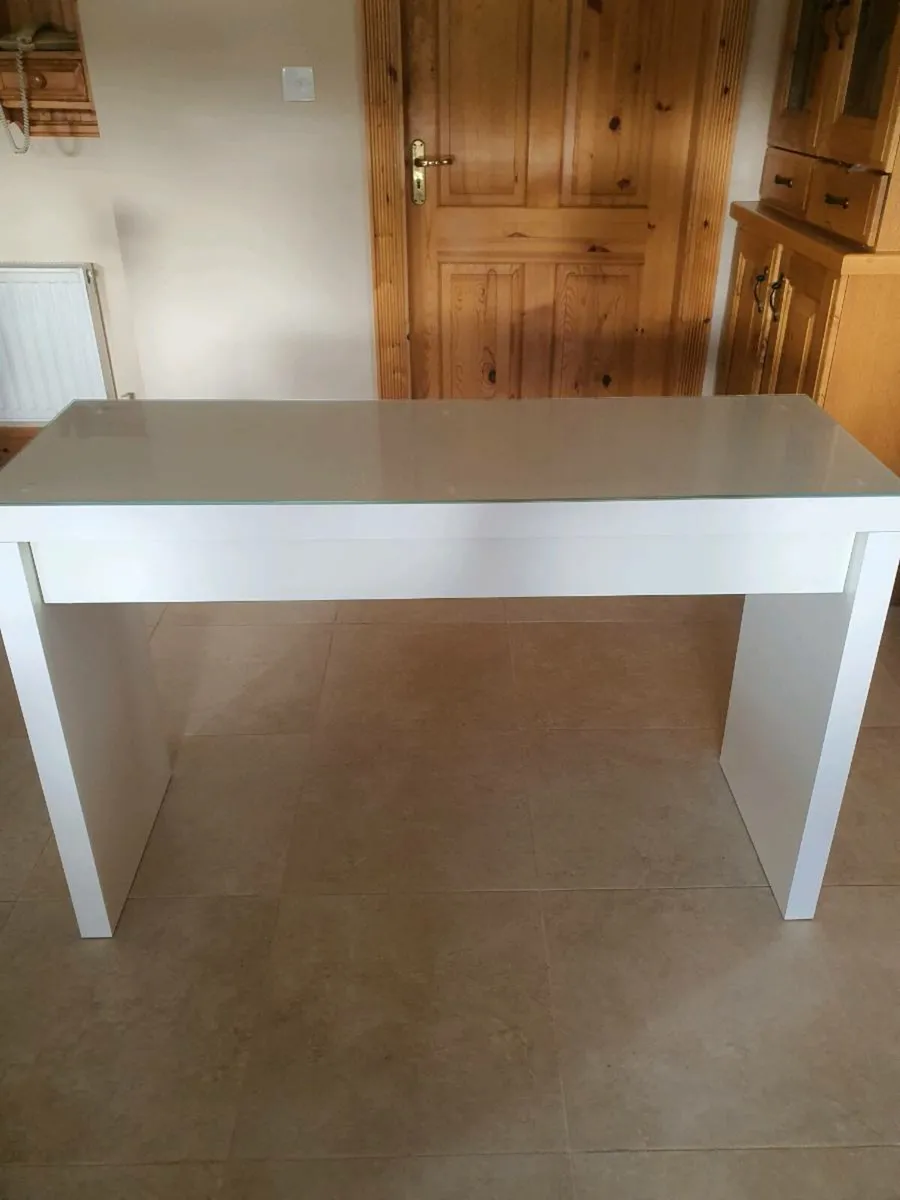 Dressing table - Image 1