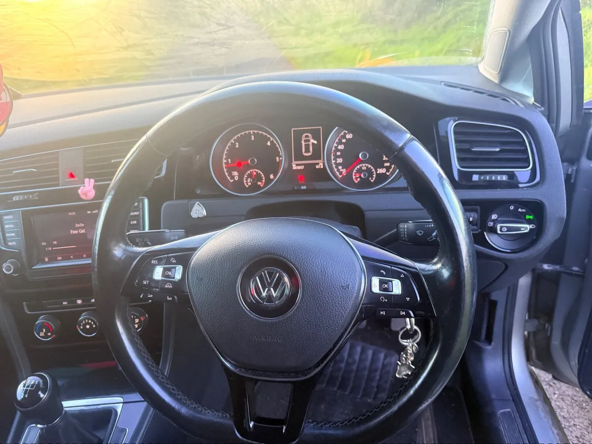 Volkswagen Golf 2013 - Image 2