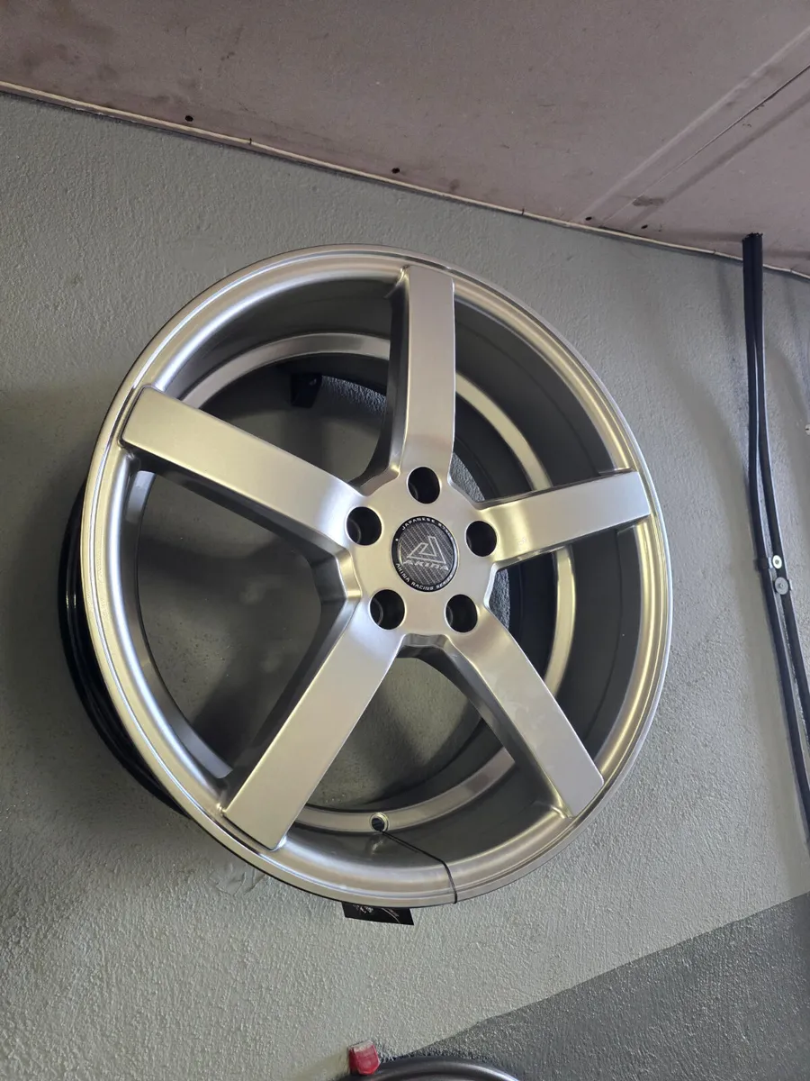 **Special** 18" Akina Magnum - Image 1