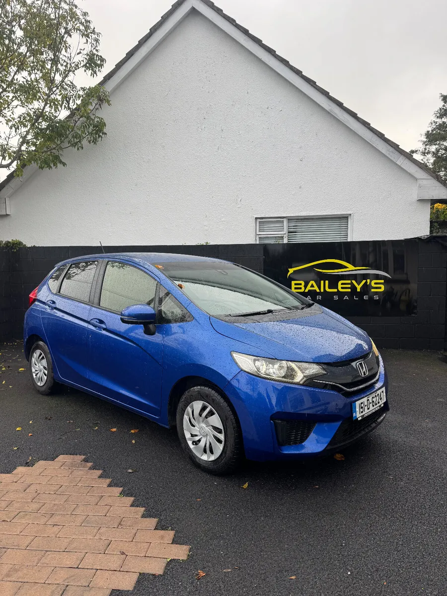 2015 HONDA FIT 1.3 auto - Image 1