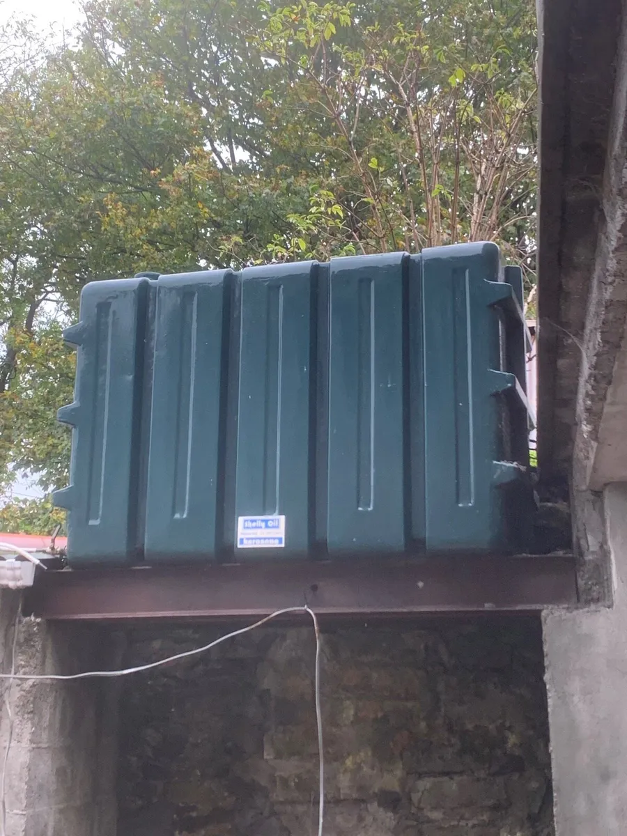 Oil tank - Image 1