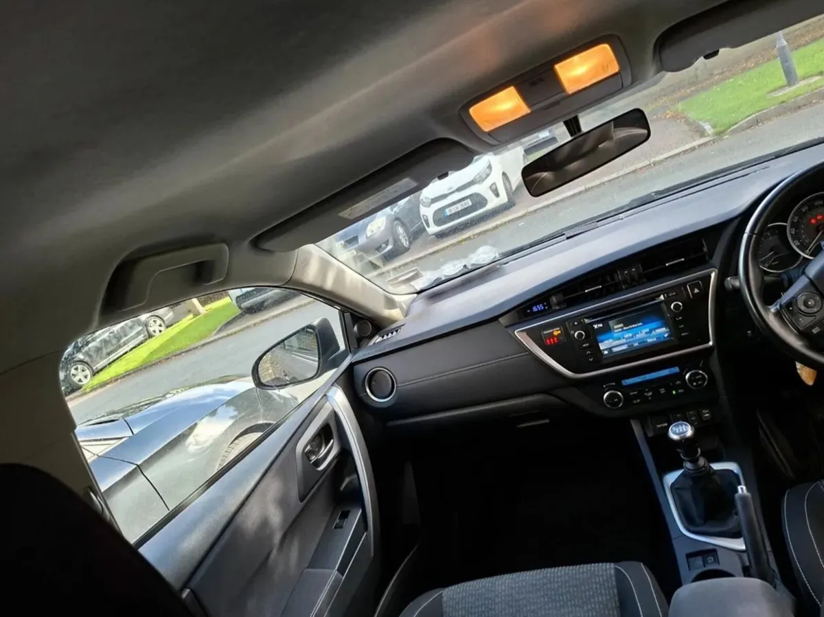 Toyota Auris 2015 - Image 3