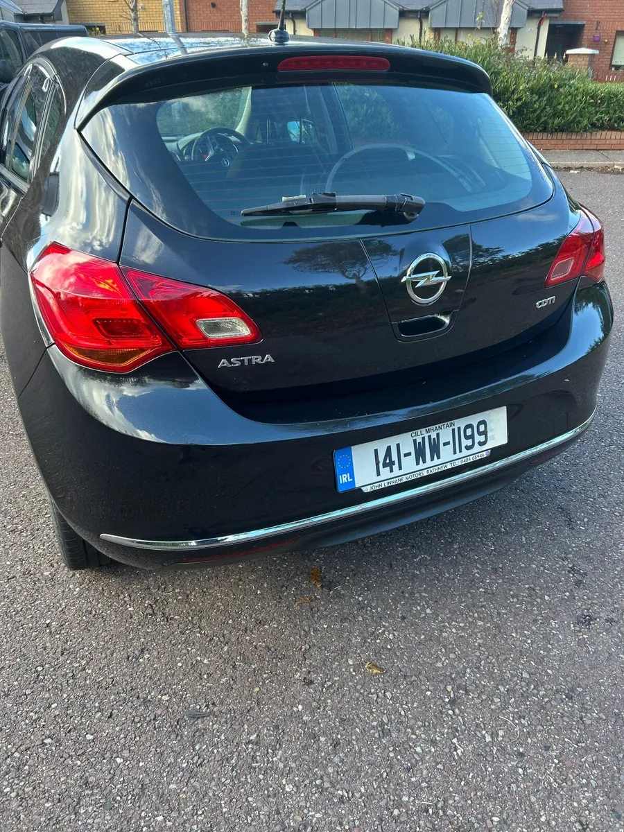 Opel Astra 2014 - Image 2
