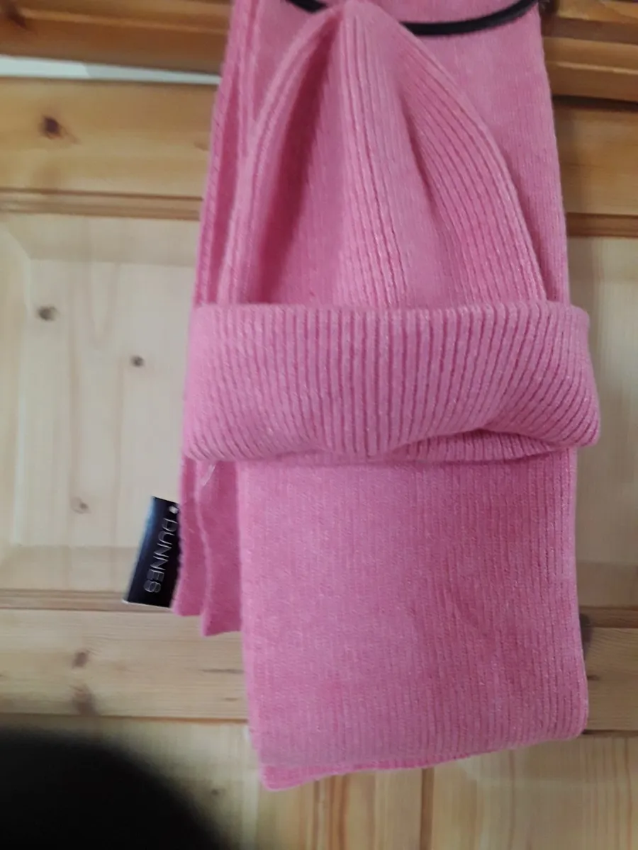 Brand new unwanted gift scarf and hat set - Image 2
