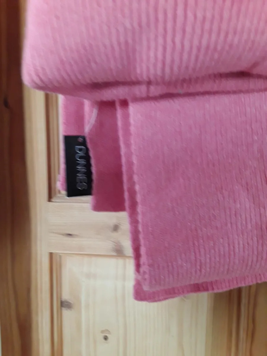 Brand new unwanted gift scarf and hat set - Image 3