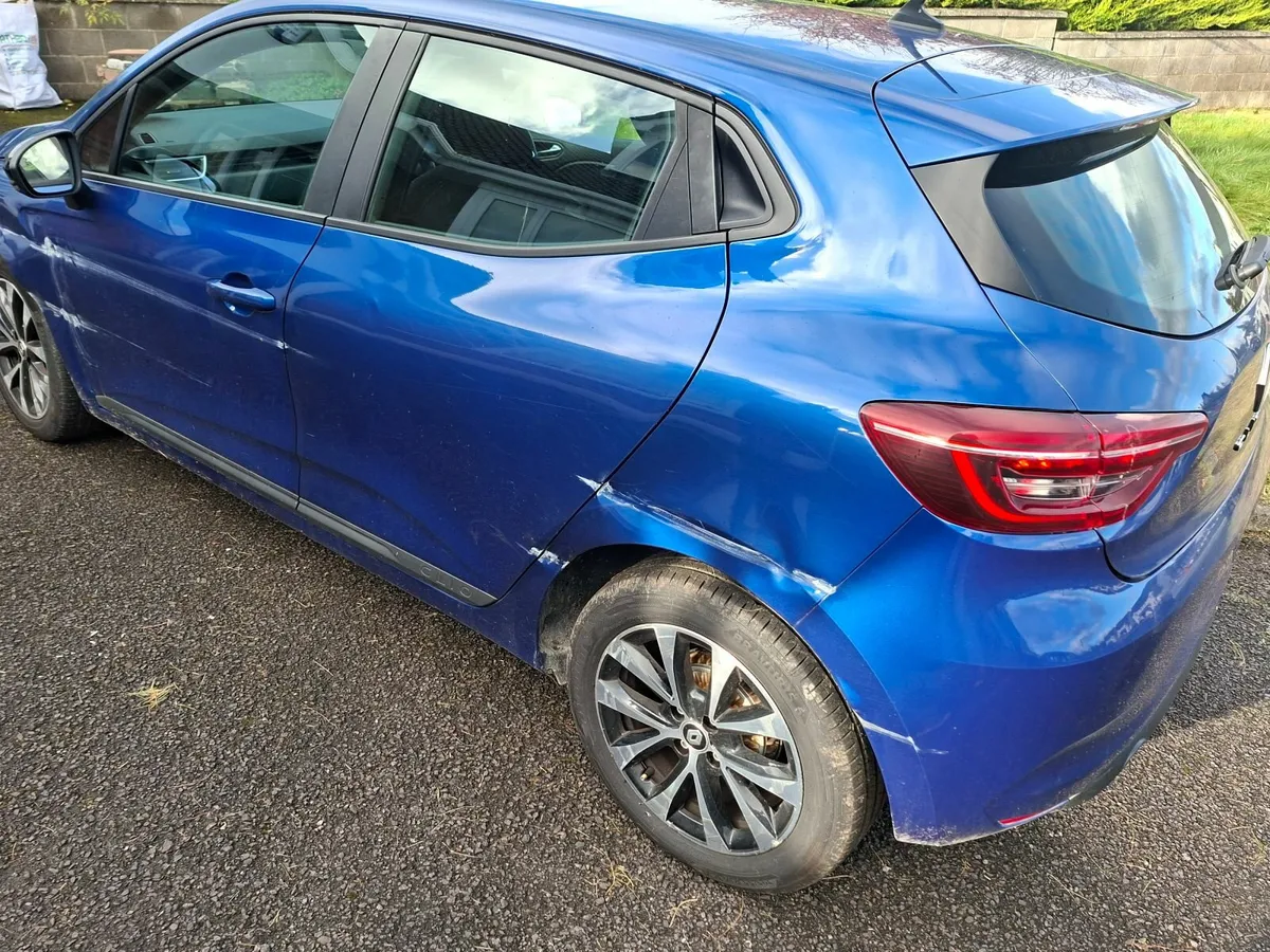 Car - Image 4