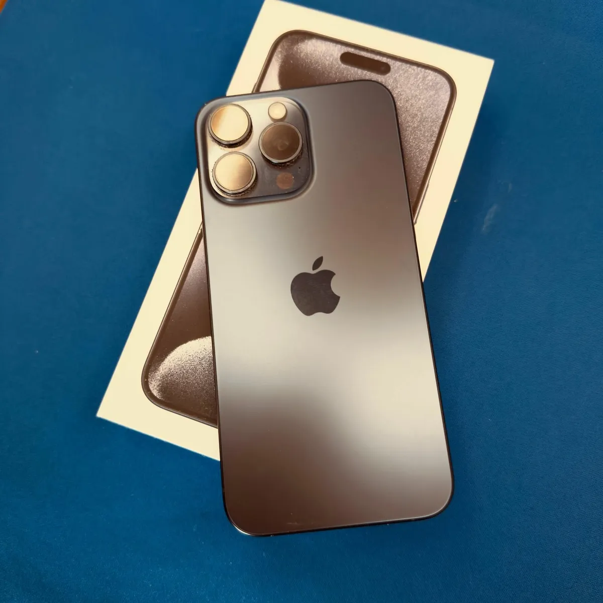 IPhone 15 Pro Max 256GB and IWatch6 44mm as a pack - Image 3