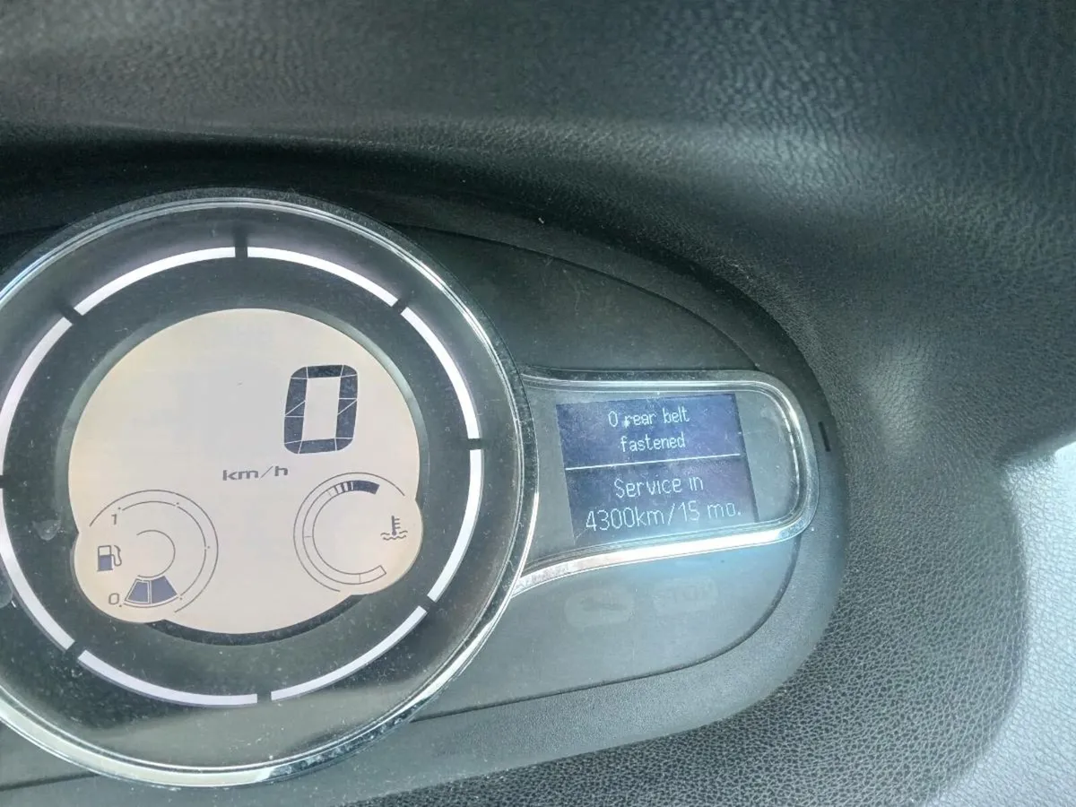 2010 renault megane - Image 2