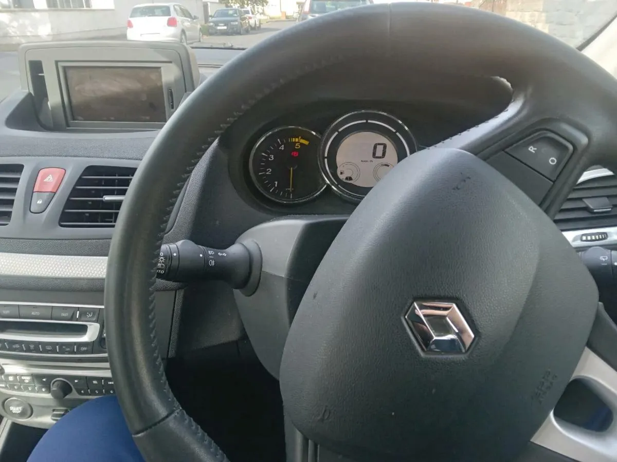 2010 renault megane - Image 4