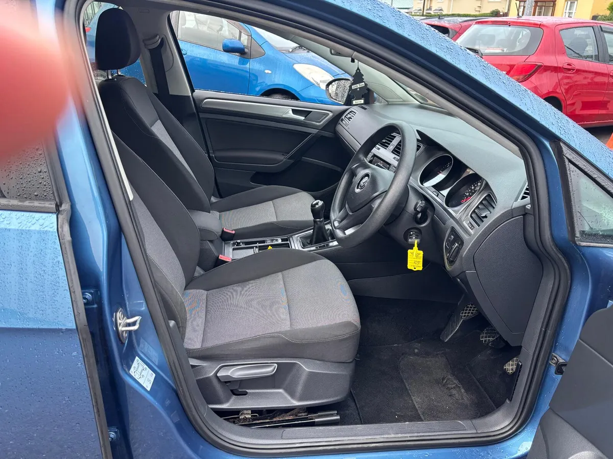 Volkswagen Golf 2014  1.6 TDI  JUST SERVICED - Image 4