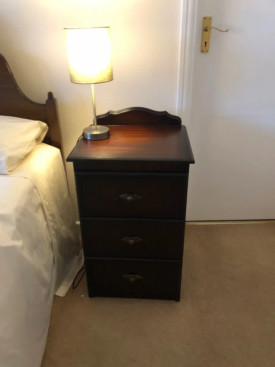 Pair of bedside lockers. - Image 1