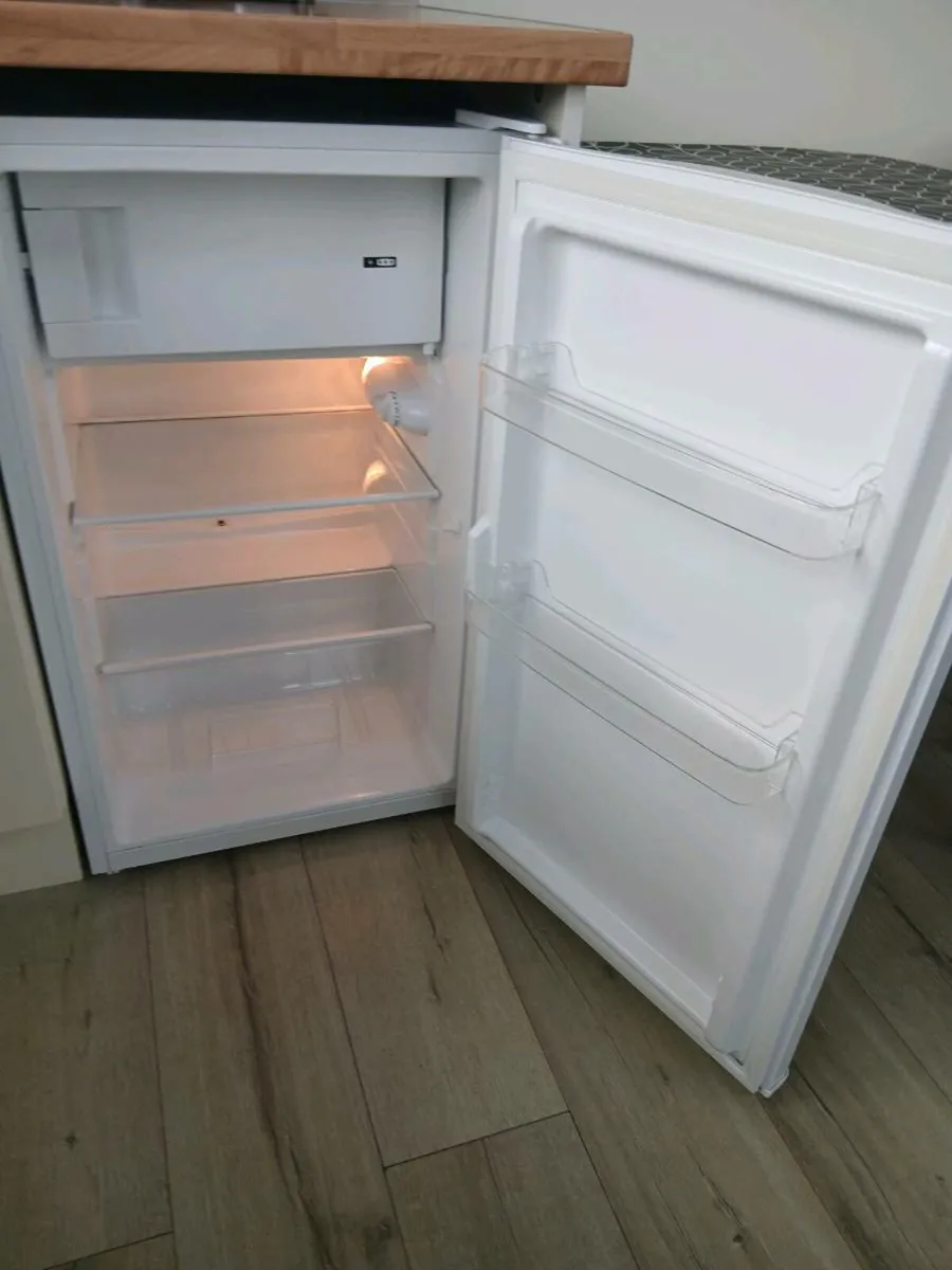 Undercounter fridge freezer 50cm - Image 2