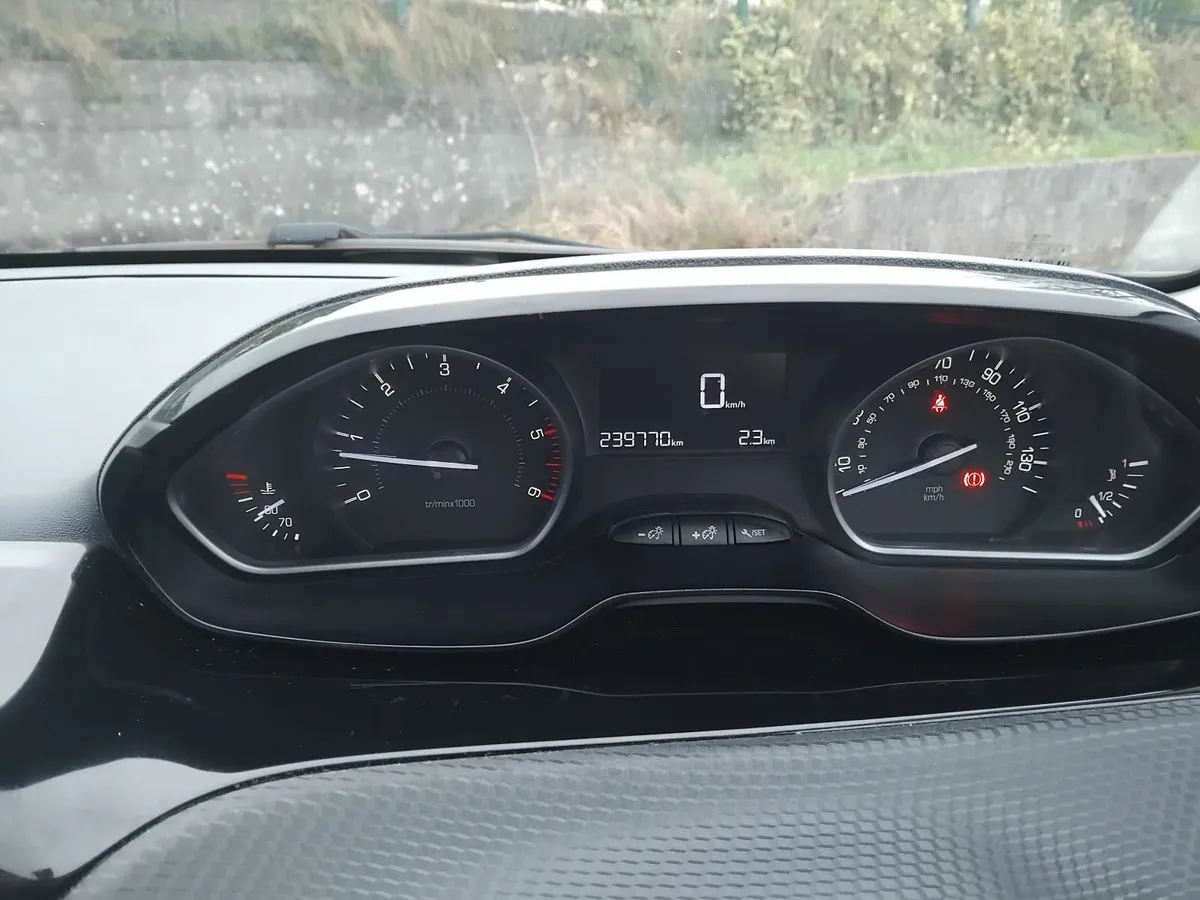 Peugeot 2008 2015 urban cross - Image 2