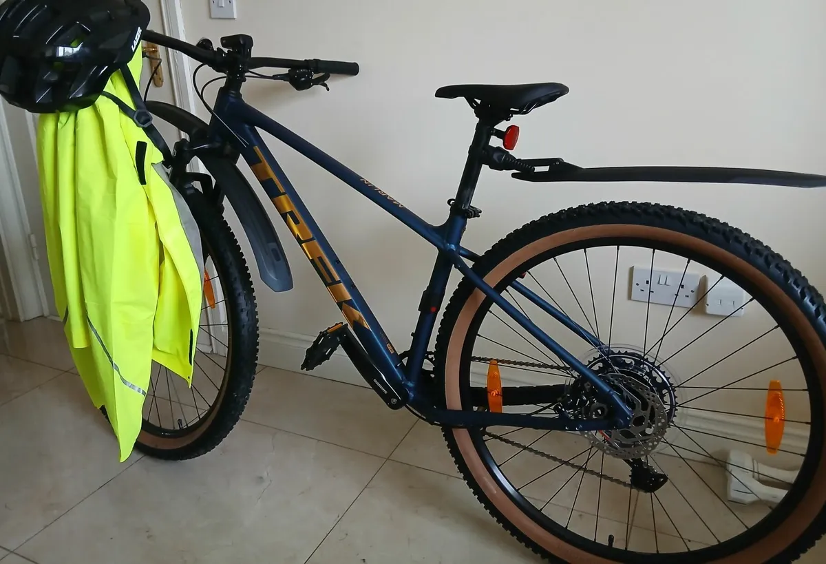 Trek Marlin 5 mountain bike - Image 1