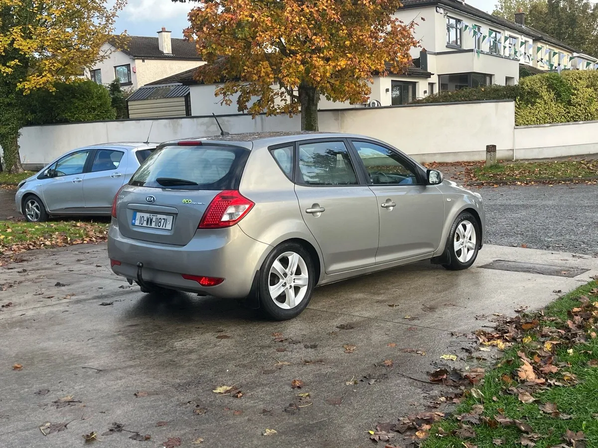 Kia cee’d 1.6 crdi 2 ecodynamics 8 - Image 3